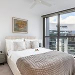 Gorgeous 3Br Apartment With Study Overlooking Bne River