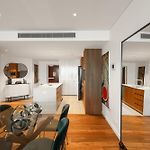 Skylight Brisbane Apartment With Free Parking