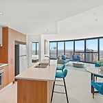 1 Bedroom Sky High City Escape With Stunning Views