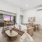 Dune Designer 2 Bedroom Apartment With River Views Parking Pool