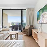 Central 2-Bed Apartment With River Views