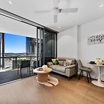 New Private Apt In Queens Wharf Lv12 - City And River View