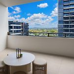 Milton Oasis Level 16- Luxury Apt Near Milton Station