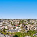 Immaculate Top Floor Views - 2Bed-2Bath-1Car-Pool