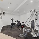 Luxury 2 Bedroom Retreat With Pool And Gym Access