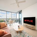 Queens Wharf 1B Plus Study Apt - Level 29 City View