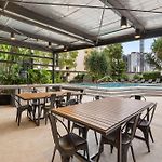 Bright 2-Bed Apartment In Bowen Hills
