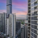 Dusk A Luxury 2Bed 2Bath Cbd Sky Home With Pool Parking And Spa
