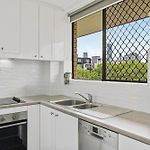 Spacious New Farm Stay With Balcony And Secure Parking