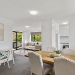 Spacious New Farm Stay With Balcony And Secure Parking