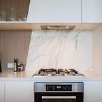 Bright Bowen Hills Apartment, Close To City Life