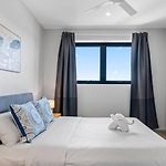 2Br Modern Apartment With Balcony Great Location