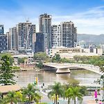 Central 2 Bed 2 Bath Parking