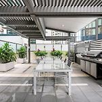 Central 2-Bed Apartment With River Views