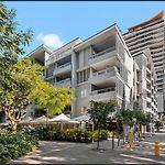 South Bank Penthouse - Streets Beach Access - Free Parking