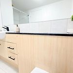 South Bank Penthouse - Streets Beach Access - Free Parking