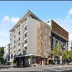South Bank Penthouse - Streets Beach Access - Free Parking