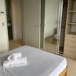 Modem Two Bedroom Apartment In Brisbane Inner Cbd