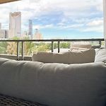 South Bank Penthouse - Streets Beach Access - Free Parking