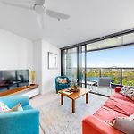 A Gallery In The Sky! Balcony, Pool And Parking At Skytower Level 33 Best Views In Brisbane!