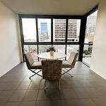 Modern 2Br In Brisbane Cbd | Pool | Gym | Parking