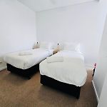 Stylish Newstead Apartment With Pool, Gym & Parking