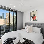 South Brisbane Apartment With Pool