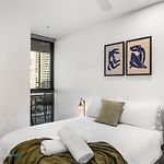 South Brisbane Apartment With Pool