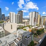 3-Bed City View Apt With Free Parking