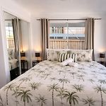 2Br Chic Urban Escape In Norman Park Near Bne With Parking