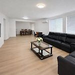 3Br Family Home Walk To Waterfront & Wading Pool