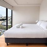 2Br West End Hideaway With City Views And Parking