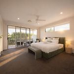 Scenic City Views With Pool And Elegant 5Br Residence