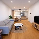 2Br West End Hideaway With City Views And Parking