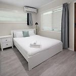 4 Bedroom With Private Cinema, Pool 2Parking