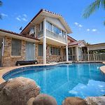 Spacious 5Br Family Home With Pool In Robertson