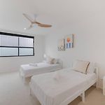 Brand-New 4Br Luxury Living Near Airport And Mall