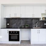 Walk To Mall And Train Private Suite Kitchen And Ac