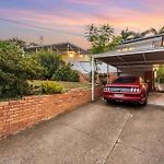 Stylish Mid Century Home Close To Cbd