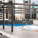 Bridge Views - Sleeps 8 - Cbd - Pool, Gym & Parking