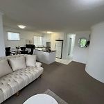Russell Place Spacious 2Br Apartment Balcony&Garag