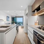 Level 43 Sweeping Skyline Luxury Designer 1Br