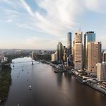 Stylish Brisbane Skytower Cbd Getaway - Skyline Pool, Gym, Fast Wi-Fi, River Walk, Botanical Gardens