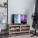 U3-Funky Unit With Privateentry Quietcentre Newac New Smart Tv