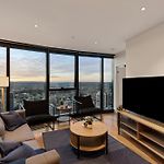 Skytower 72Nd Floor 3Br With Parking, Pool And Gym