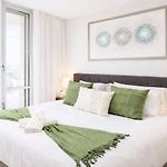 Alex Perry | 2Br Escape + Pool, Gym & Free Parking