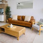 Alex Perry | 2Br Escape + Pool, Gym & Free Parking