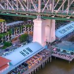 Brisbane River View Spa Pool Gym