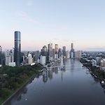Stylish Brisbane Skytower Cbd Getaway - Skyline Pool, Gym, Fast Wi-Fi, River Walk, Botanical Gardens