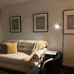 Balcony Views, Parking, Pool & Gym And Walk To Brisbane Cbd